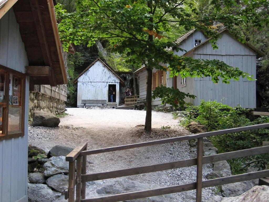 Apartments Pri Marjetki ツェルクノ エクステリア 写真