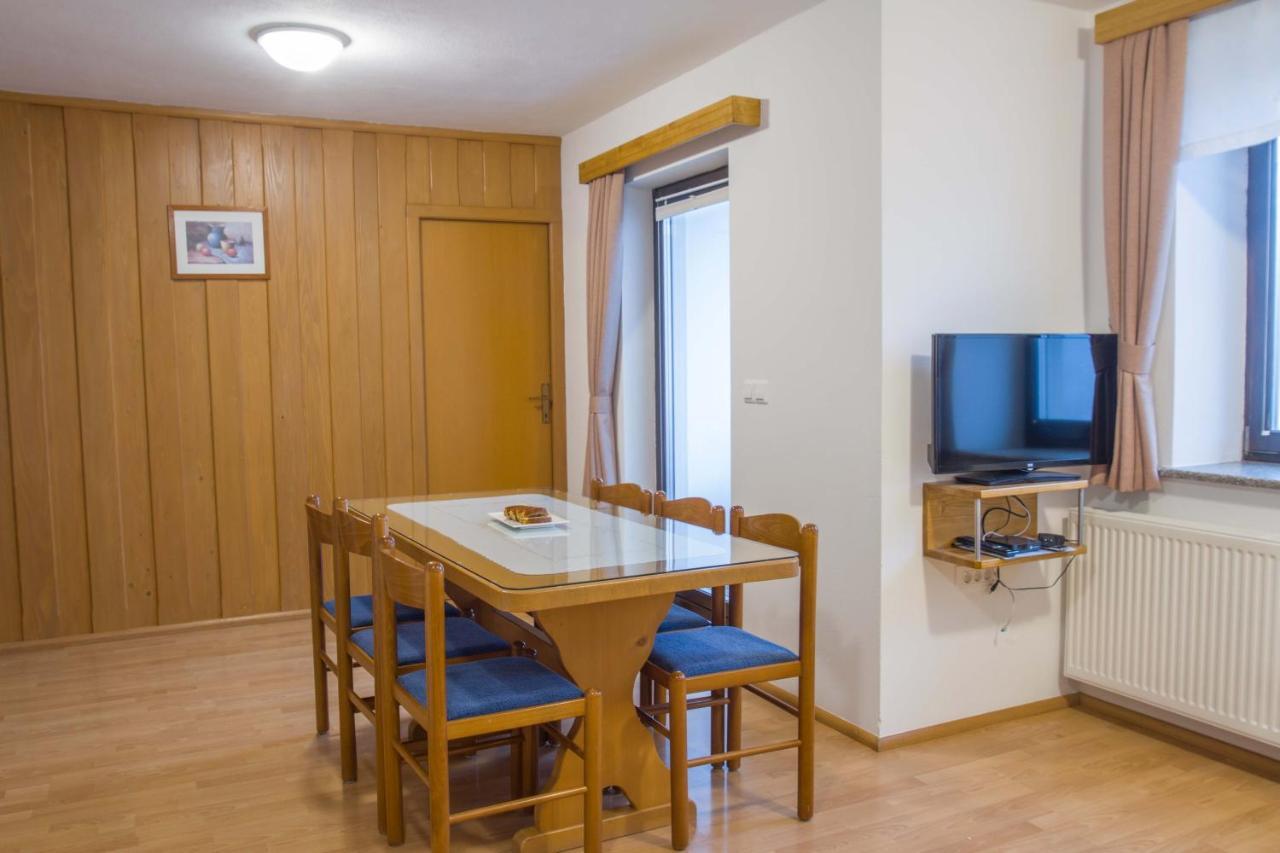 Apartments Pri Marjetki ツェルクノ エクステリア 写真