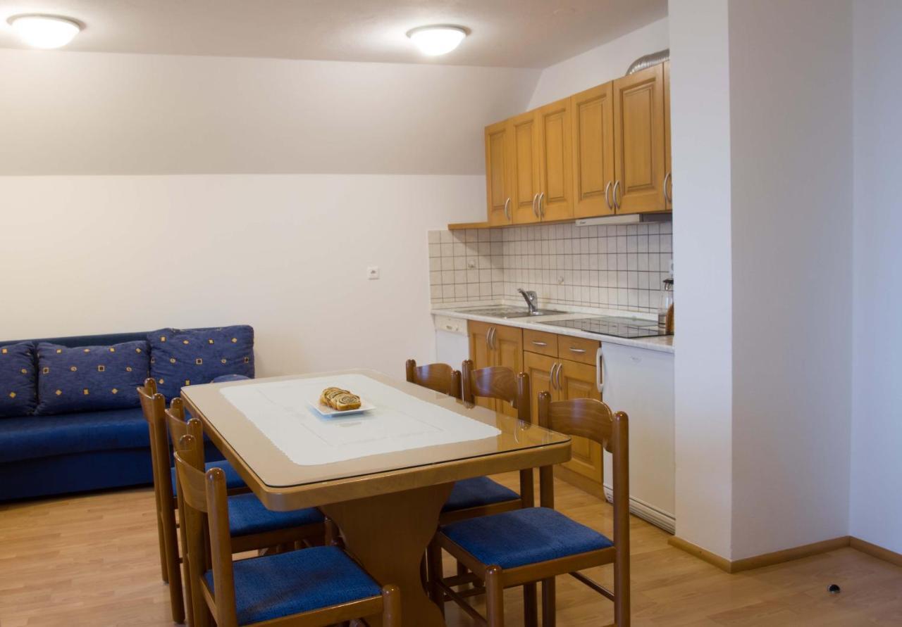 Apartments Pri Marjetki ツェルクノ エクステリア 写真